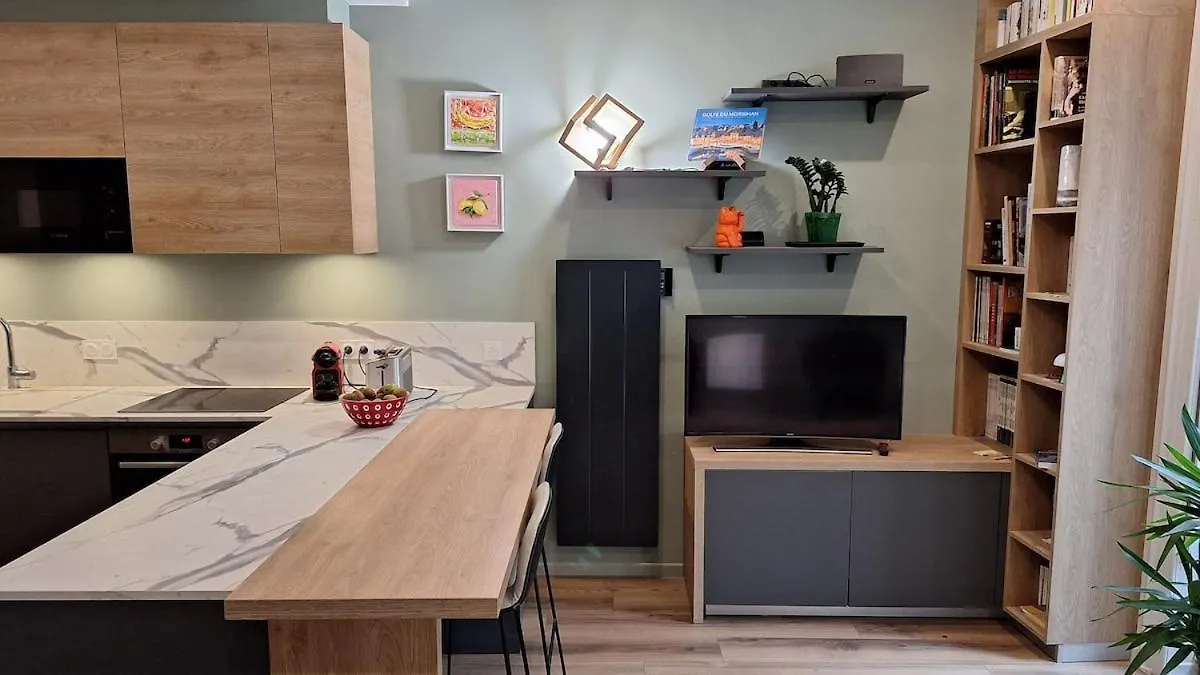 Chic Et Cozy Duplex Dans Le Centre Ville De 瓦讷 0*,  法国